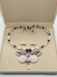 ყელსაბამი ჩოკერი ვარდისფერი პეპელა