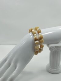 სამაჯური თეთრი და კრემისფერი სადაფი