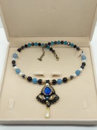 კულონი შავი ყვავილი ვარდისფერი აგატით (copy)